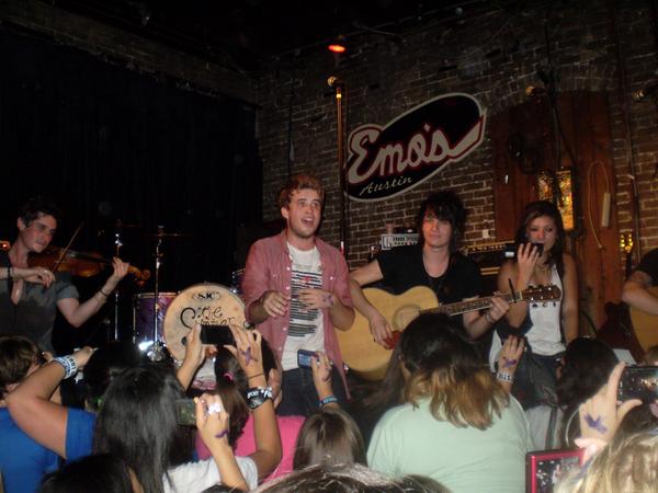 laura512 tweet picture