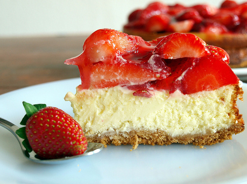 YummyImages's tweet photo. Strawberry Cheesecake http://t.co/p2d7iY10TJ