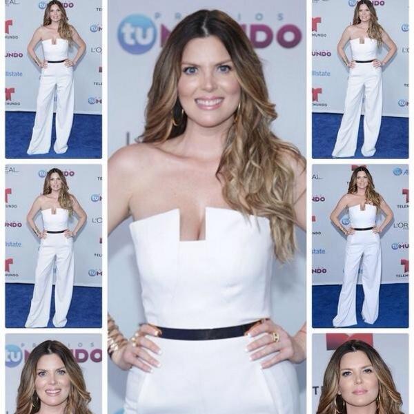 Maritza_Mexico's tweet photo. @MaritzaRodrigue Que hermosa te vistes en la alfombra azul de los #PremiosTuMundo http://t.co/Kg2QXgWyQ9