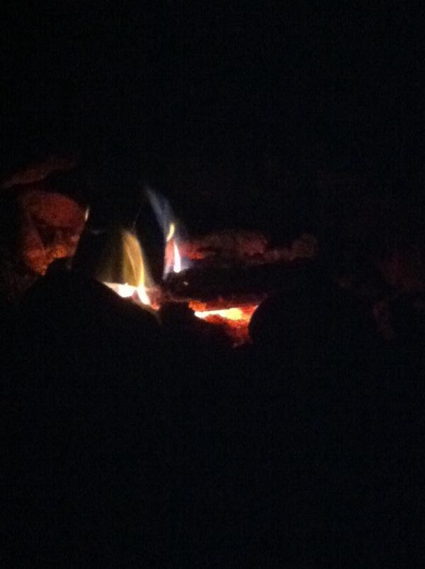 AaronSykes's tweet photo. Campfire and beelaxing #lakemode #frenchonion #sleepingkids #nowife #noinlaws http://t.co/x9llwpTBvB