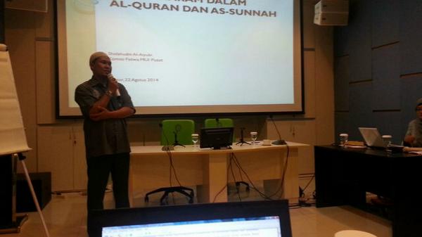 halalwatch's tweet photo. Materi pertama: halal haram dlm Alquran dan hadist oleh Drs Sholahudin Al-Aiyub @halalindonesia http://t.co/tDw42gz3ud