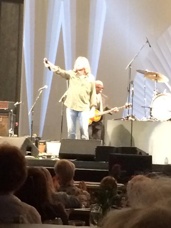 tinadinla's tweet photo. I think Billy Ray forgot the words to hard days night! :/ #beatles50th http://t.co/ea6hl1Qnoj