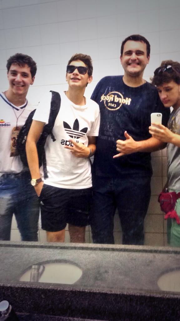 felipedelcarmo's tweet image. Que viagem mais legal!!!!!!!!! #notamil #fera #hopi #hari #horadohorror 🎡🎢🎠