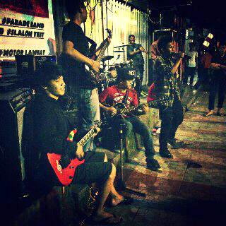 ayenmambu's tweet photo. 17 Merdeka #Nhox #Valdo #Ewin #Ite #Maco http://t.co/5s5t26jWm7