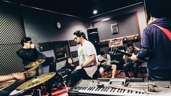 "<a href="/DIVIDEjkt/">TXT DARI DIVIDE</a>: Relax guys, he's not going anywhere :) "