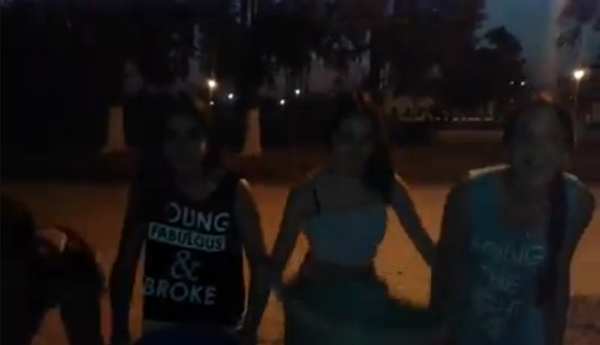 HonnaPub's tweet photo. 10° #HonnaIceBucket cumpliendo las chicas y retando: @FraanViggiano y Santi Garcia (grupos) https://t.co/YXDaLtdNUf http://t.co/iGbIifapXg