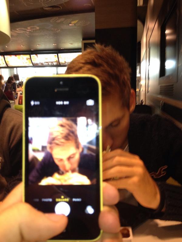 JJShipley5's tweet photo. #burgerception http://t.co/amFZgkdIWI