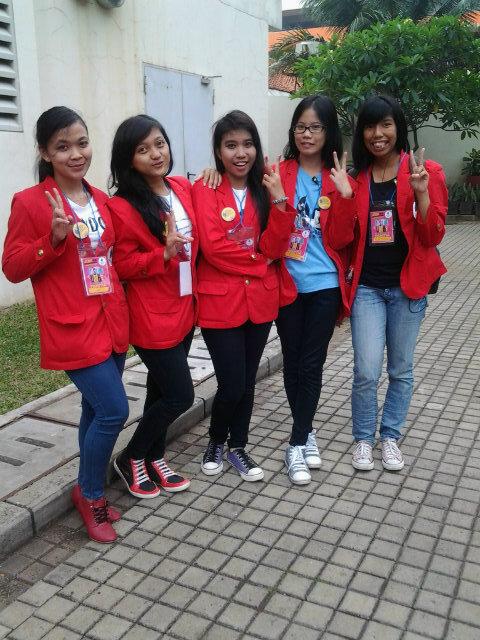 dira_queena's tweet photo. Jdi kngn msa" kuliahh kngen kalian @alvionitandi , @RenaDwiNoviana , @AisyahCie , @raissasitohang , @YohanaGustari , http://t.co/jcu1SbTVxv
