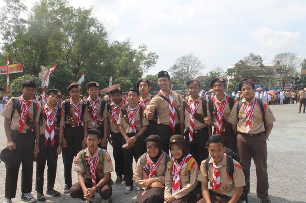 PramukaAMQ's tweet photo. Pramuka Garuda SMP Al-muttaqin :)#belumsemuanya http://t.co/HzuFDcw7Nm