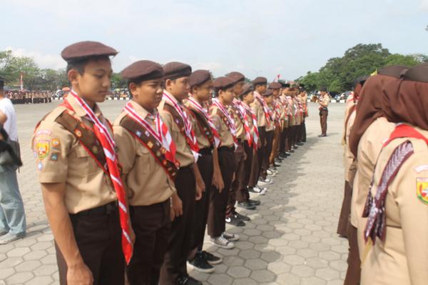 PramukaAMQ's tweet photo. Penyematan Tanda Pramuka Garuda Tingkat penggalang saat Upacara peringatan hari Pramuka 23-08-2014 http://t.co/ynIIZxWn7k