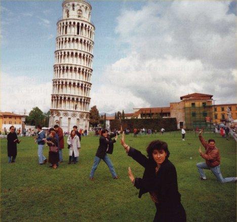 TechnicallyRon on Twitter: "NEW LIFE GOAL: Double high five confused  strangers at the leaning tower of pisa http://t.co/lLLeKq8nrX"