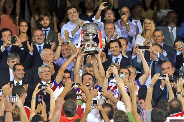 Atleti's tweet photo. ¡¡¡¡Buenos días a la afición supercampeona de España!!!! 

⚪️🔴⚪️🔴🔵 

#SuperAtleti ⚽️🏆 http://t.co/2sKiX6uyKZ