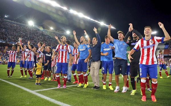 Atleti's tweet photo. ¡¡¡¡Buenos días a la afición supercampeona de España!!!! 

⚪️🔴⚪️🔴🔵 

#SuperAtleti ⚽️🏆 http://t.co/2sKiX6uyKZ