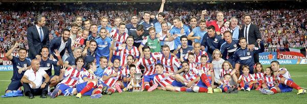 Atleti's tweet photo. ¡¡¡¡Buenos días a la afición supercampeona de España!!!! 

⚪️🔴⚪️🔴🔵 

#SuperAtleti ⚽️🏆 http://t.co/2sKiX6uyKZ