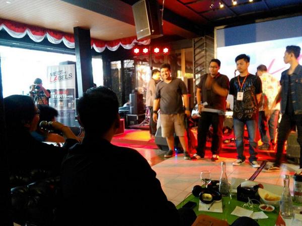 Kenalin Abatoar. Salah satu juri minta CD mereka karena genrenya beda dari band-band sebelumnya. #MTLauditionMLG