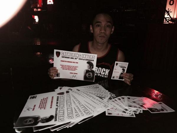 Abang @ikmaltobing aja udh selesai Ttd Sertifikat &amp; ID Card #gathIKVERS2014. Come on join with us. See u IKVERS. ❤