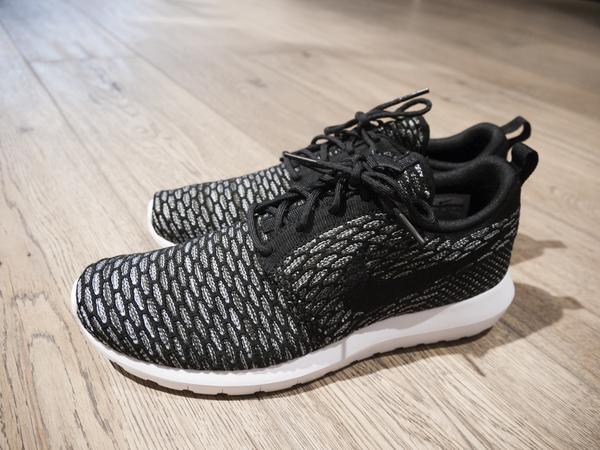corres_shop's tweet photo. Just landed @corres_shop Roshe Run Flyknit in Black! In shop only as of 10am on saturday August 23rd. Be quick! http://t.co/0i187gev7D