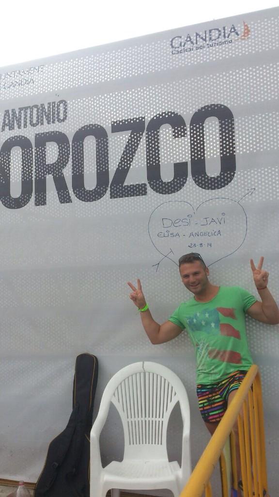 ClubFansOROZCO's tweet photo. Ahi stan ntros orozquianos haciendo cola para ver a @antoniorozco esta noxe en Gandia...... T vienes????? http://t.co/uoJQjRS6Ij