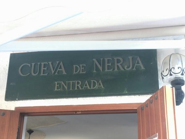 sandrairles's tweet photo. Al puntito de entrar en la cueva de Nerja !! Con @jose_elx_90 http://t.co/ImiG8hWkUo