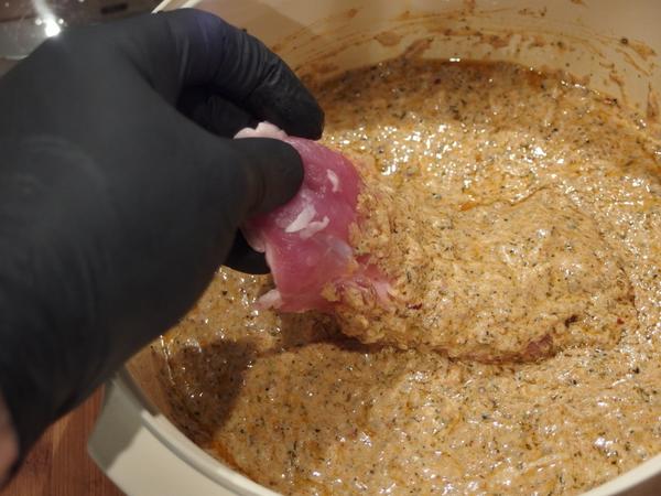 grillporn's tweet photo. ca. 1 Kilo Kachelfleisch schön einzeln durchziehen. http://t.co/pdoQEdyDX0