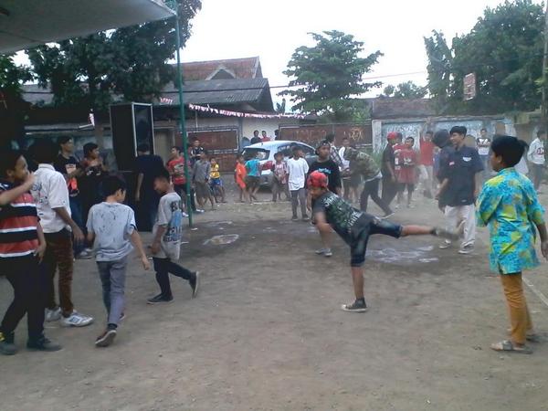 Anjiirr cooll banetsss qaqaks "<a href="/psychotresna/">Medioker</a>: Ini baru crowd nya band hipster, liaarr hwhwhwhw "