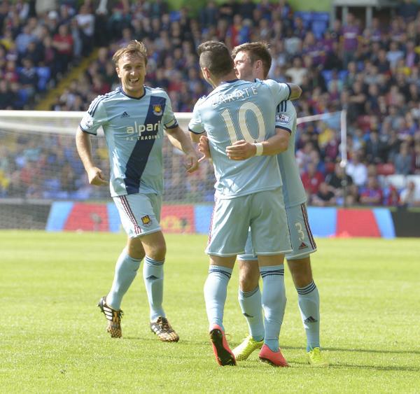 PIC: Mark Noble and <a href="/Aaron_Cresswell/">AARON CRESSWELL</a> lead the celebrations after <a href="/mau_zeta/">Mauro Zarate 🇦🇷</a>'s opener #CPLWHU #COYI