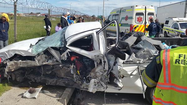 LimaCharlie1's tweet photo. MVA Mitchels Plain. 3 pts with moderate/serious injuries. @ER24Constantia @WC_Health_EMS Rescue @cptfrs @ER24Clinical http://t.co/FXoSEb3P1e