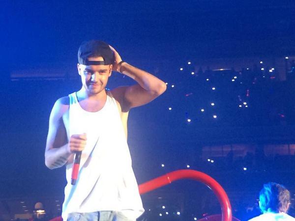 OneDirectionSHM's tweet photo. #1 Houston, USA; yesterday. http://t.co/YAHz3sBzS8