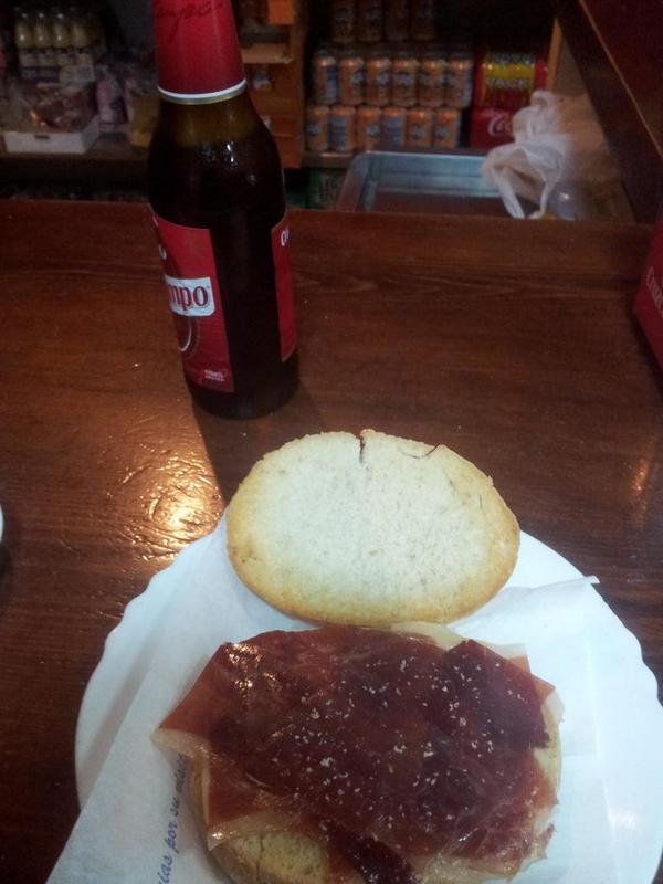 israel120989's tweet photo. Este es el desayuno de los campeones....y a la vista esta http://t.co/E08EssmRMo