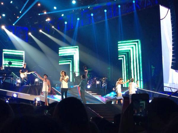 OneDirectionSHM's tweet photo. #2 Houston, USA; yesterday. http://t.co/xphH1oGtmH