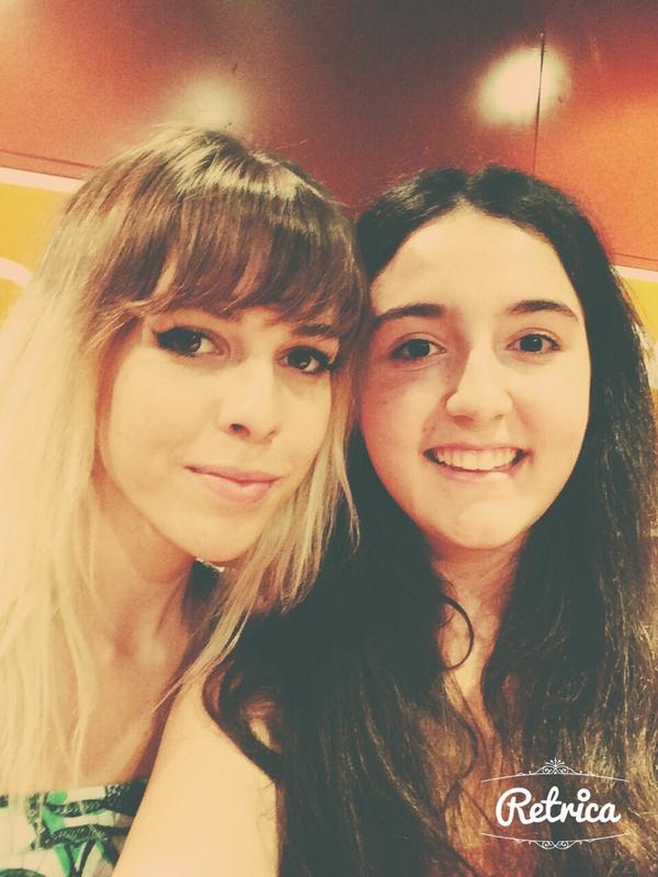 CFSoniaValencia's tweet photo. Tarde bonita con una persona muy bonita. 💛💋 @RocioSweetC  te quiero! http://t.co/SxKibgFS78