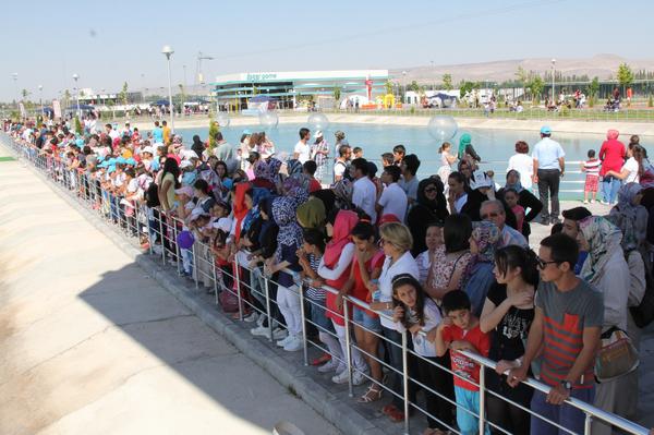 Vatandaşlarımızın hayatlarında spora önemli bir yer ayırmaları için birbirinden güzel spor tesisleri bina ettik.