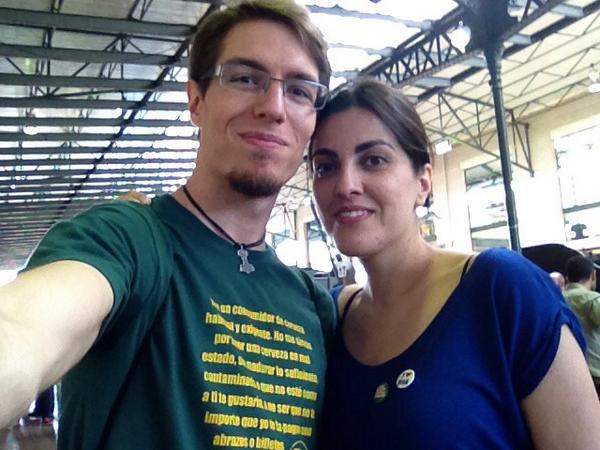 MTeresaAlonso's tweet photo. Con @Juko_UDS y su camiseta del @Jardindellupulo dándolo todo en el @AsturiesBF #ASBF14 http://t.co/HkyrWT75nv