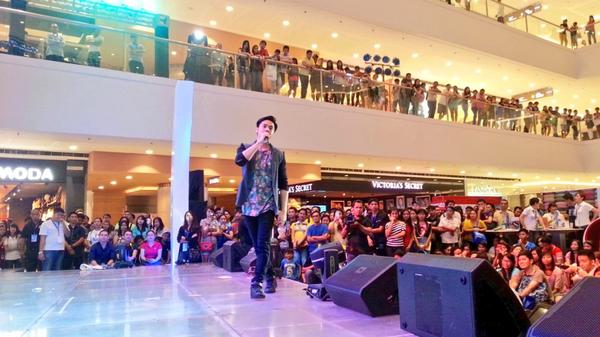 Sam Concepcion in the house y'all!! People are screaming! #GlobeDigitalLifestyleExpo
