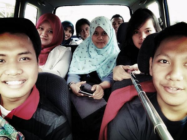 Ini anggota tim desbin yg brgkat ke Nyomplong hari ini. Selfie dulu nih :) special thanks buat <a href="/ardosiahaan/">Mr. BJS</a>