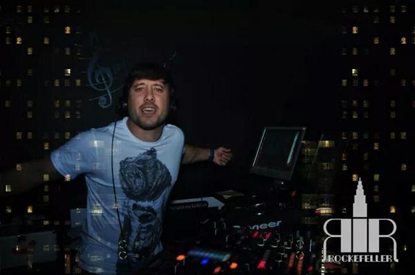 CharlieIct17's tweet photo. Buenas tardes!!! 
Esta noche estaremos en @publaguaridaner 00:00-4:00
@RockefelerNerja 4:00-7:00

Feliz sabadete 👐 http://t.co/QdevrZe2aW