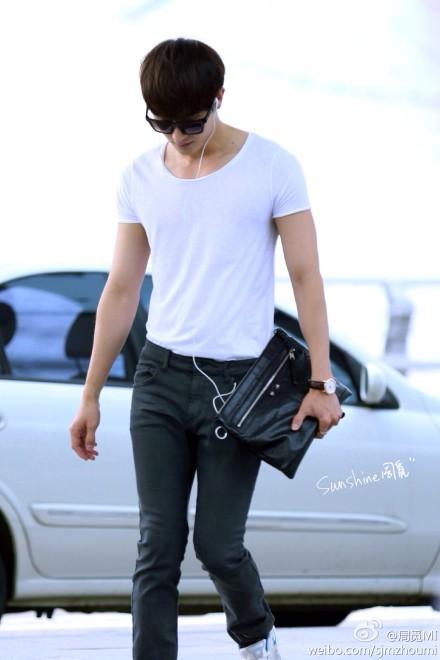 worldwideelfs's tweet photo. #trans .@zhoumi_419 weibo: It's been long since i came to Indonesia to perform http://t.co/7xuWGxjM82