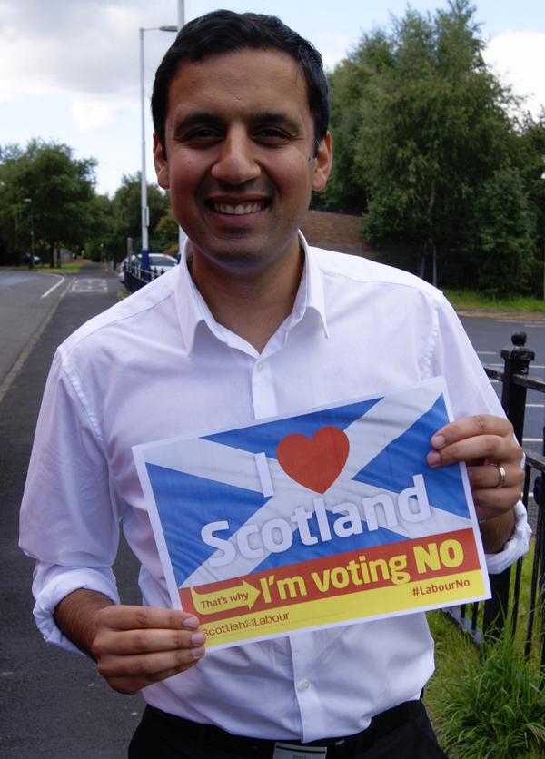 AnasSarwar's tweet photo. Every nationalist loves Scotland but not everyone who loves Scotland is a nationalist. New #LabourNo poster #indyref http://t.co/SzG1JNOilz