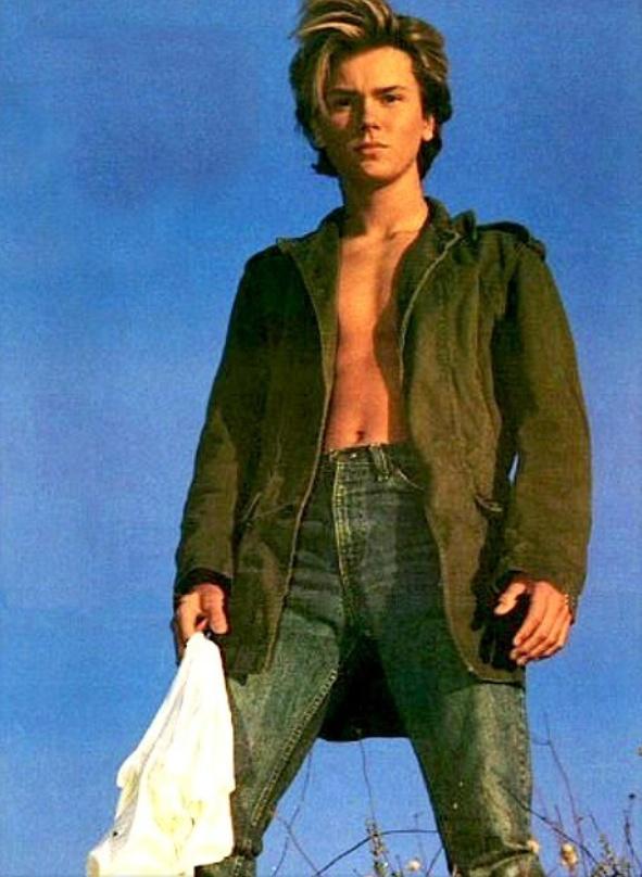 Happy birthday to my angel River Phoenix love you, you were the most amazing actor. 