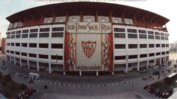 EternoSFC's tweet photo. Nueva temporada nuevas ilusiones. Empezamos en casa, en nuestra bombonera, d dnde nunca nos moverán...#VamosMiSevilla http://t.co/n9G7OnOLh4