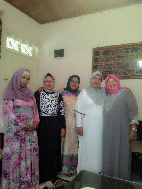 MairaKarima's tweet photo. Big family♥ http://t.co/Q20Da22UFI