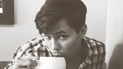 Happy Birthday Andrew Rannells!!!    