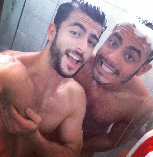 Gay News Italy On Twitter Selfie Post Scopate Selfie Nudi Mentre Guardano La Tv Selfie In Doccia Ma Questi Sanno Vivere Senza Iphone In Mano Http T Co Tmyitkjw1x