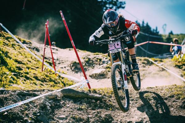 Laurence_CE's tweet photo. And your women's @UCI_MTBWorldCup Overall Champion is @manoncarpenter! Smashed it today and sealing the title! http://t.co/0szeZCrBNP