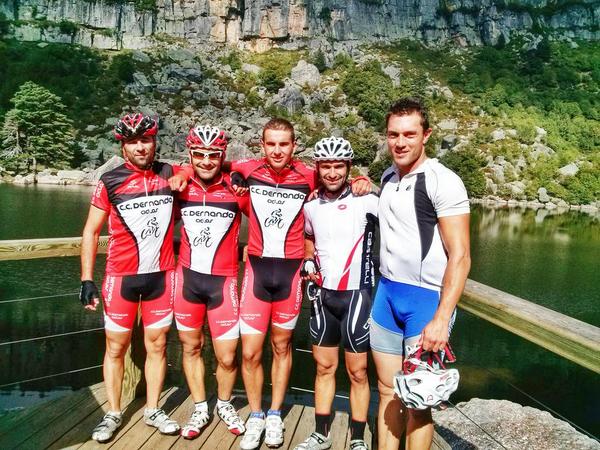 bachan_46's tweet photo. Tras 7 años hoy hemos vuelto a la Laguna negra  (1.900m) Bonitos recuerdos Ahora una buena siesta y a ver #LaVuelta. http://t.co/VSEgHszMzr
