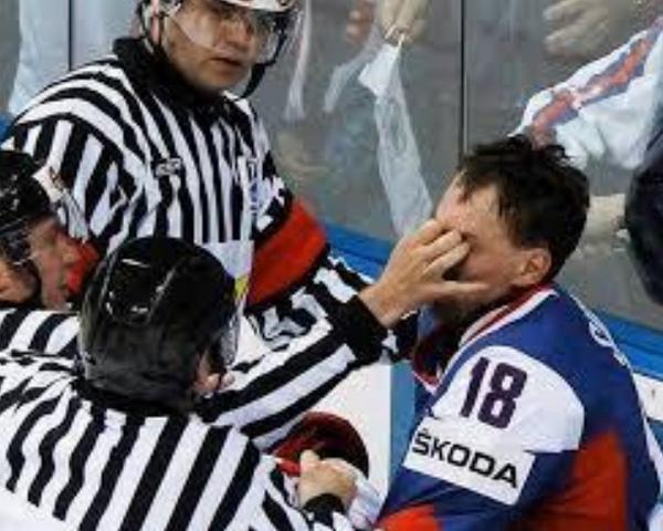 All_About_NHL's tweet photo. The Funniest Hockey Pictures 😂👍

See all 10 here--> http://t.co/Gdt6uZjjO2 http://t.co/nh5RacHYfC