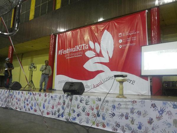 Setelah penampilan teater, dilanjutkan dg pengenalan komunitas <a href="/PACIWISTU/">Wisata Tulungagung</a> Cekidooott #festivalKITa di GOR Tri Dharma