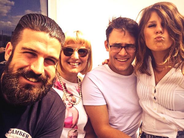 GeorginaRuth's tweet photo. Balcony drinks pre #victoriousfestival  @ginhuman http://t.co/Rkvmm8Iea9