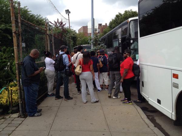 NYRogerStern's tweet image. Buses line up in Ft. Hamilton, Brooklyn for Eric Garner march on Staten Island. #1010WINS