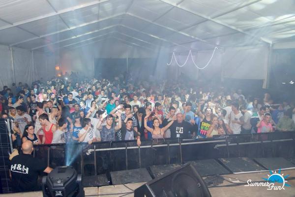 SummerFunLaredo's tweet photo. SORPRESA! Estamos editando y preparando los sets del #NorthFriday del #SFL2014.
Quién quiere musicón? #enbreve :P http://t.co/raw6gBAdxW